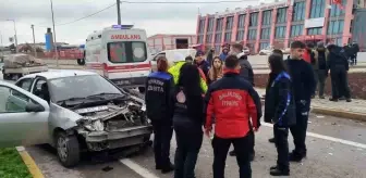 Bandırma'da Trafik Kazası: 3 Yaralı