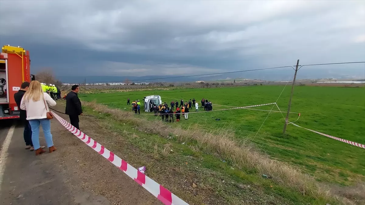 Denizli'de Sporcu Öğrencileri Taşıyan Midibüsün Devrilmesi: 2 Ölü, 26 Yaralı