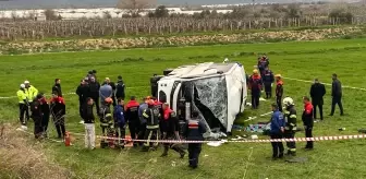 Denizli'ye turnuvaya giden öğrencileri taşıyan midibüs devrildi: 2 ölü, 26 yaralı