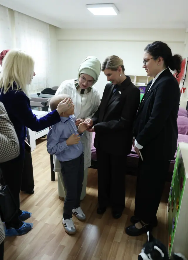 Emine Erdoğan and Zelenska visited war-affected children