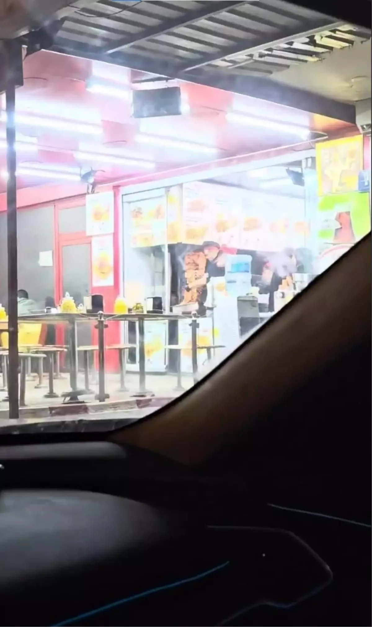 Halkı böyle zehirliyorlar! Dönerciden mide bulandıran hareket