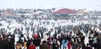 Karacadağ Kayak Merkezi Ziyaretçi Akınına Uğradı