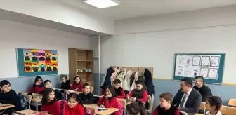 Kaymakam Çamkerten, Öğrencilerin Kitap Okuma Davetine Yanıt Verdi