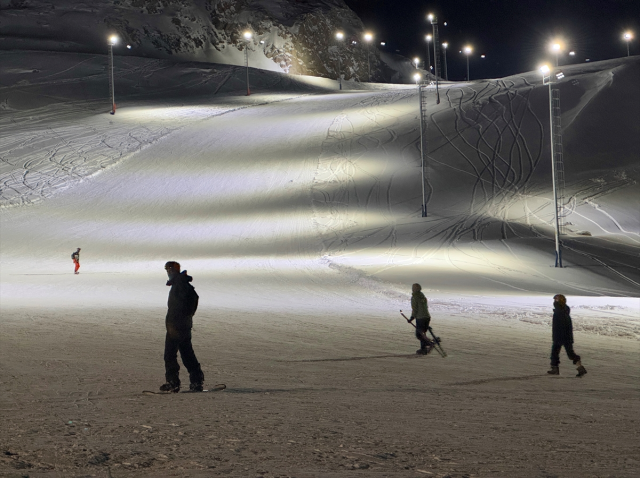 The night skiing season has started in Mergabütan