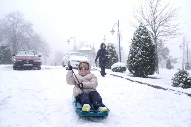 Snow obstacle for flights at Sabiha Gökçen Airport