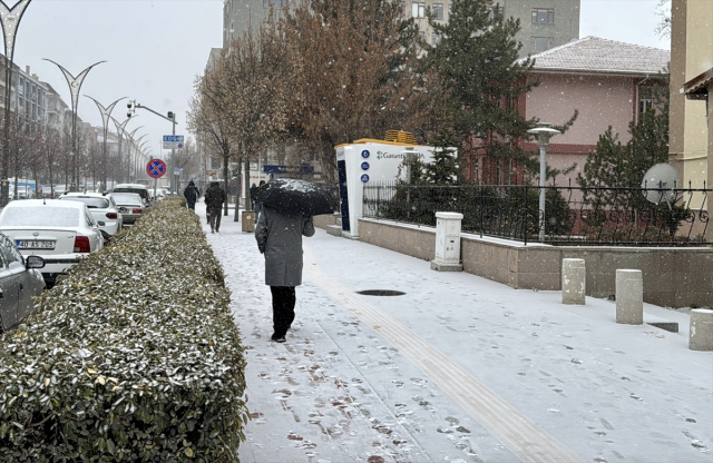 Snow obstacle for flights at Sabiha Gökçen Airport