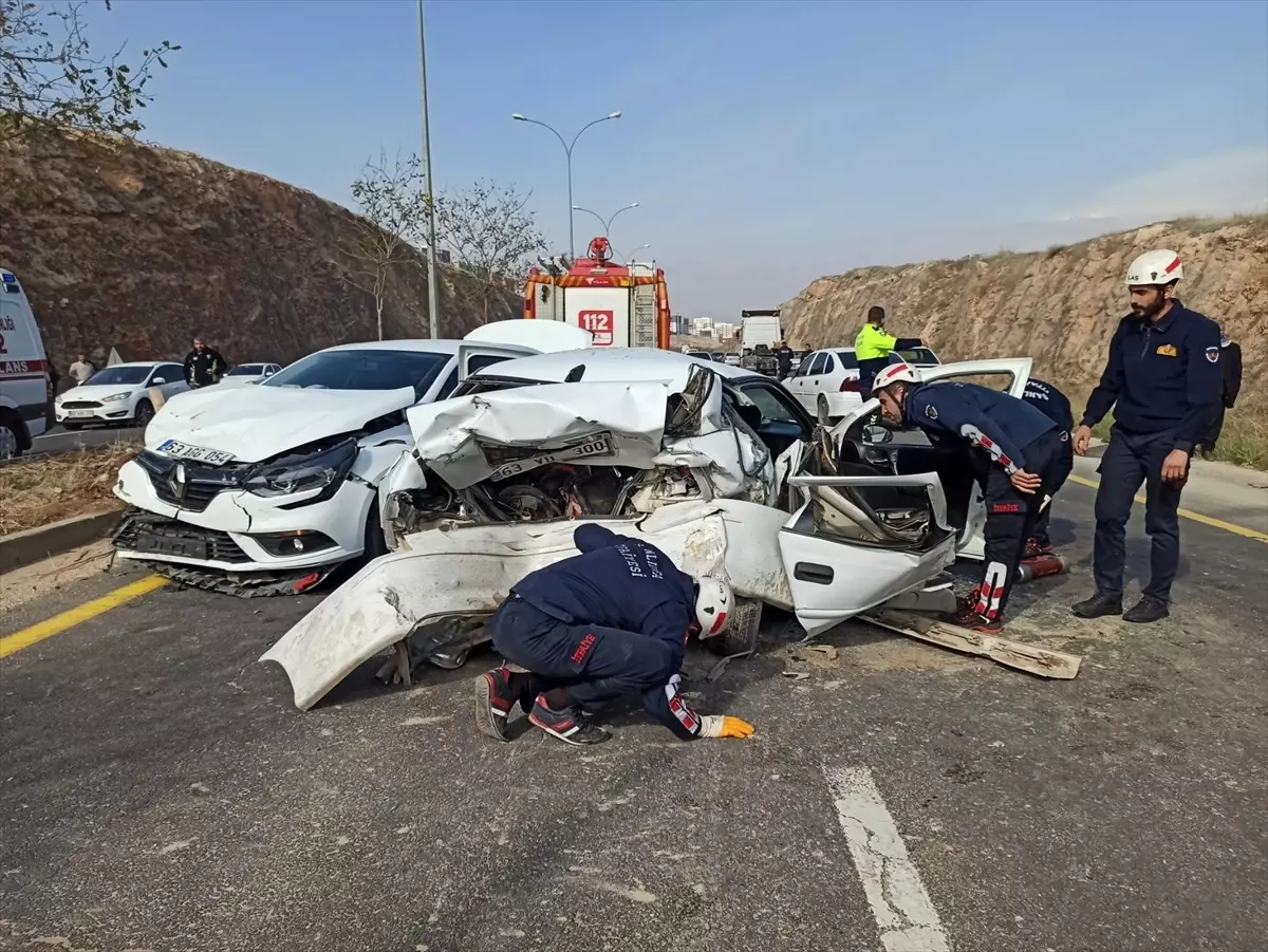 Şanlıurfa'da 4 Araçlı Trafik Kazası: 5 Yaralı