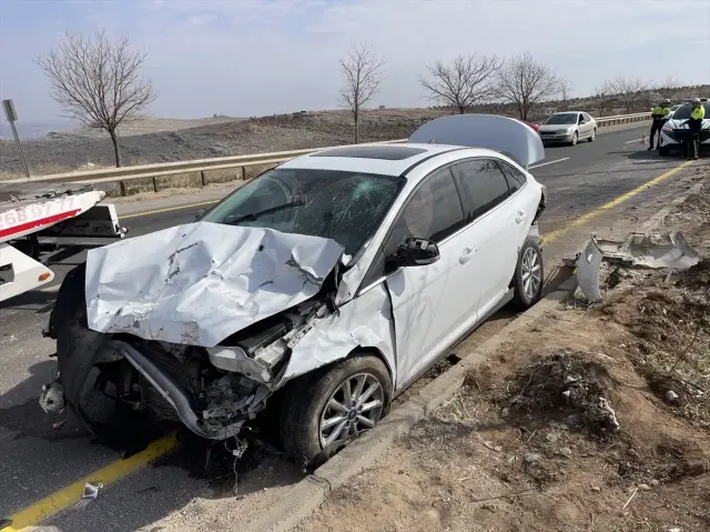 A chain traffic accident involving 4 vehicles in Şanlıurfa captured on camera