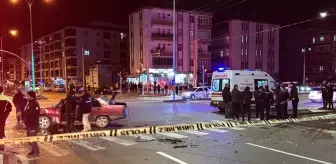 Aksaray'da Otomobil ile Hafif Ticari Araç Çarpıştı, 4 Yaralı