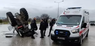 Balıkesir'de Traktör ile Otomobil Çarpıştı: Sürücü Yaralandı