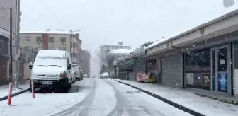 İstanbul Eyüpsultan'da Kar Yağışı Sevinci