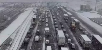 İstanbul'da hayat durma noktasında! Trafik yoğunluğu yüzde 90'a ulaştı