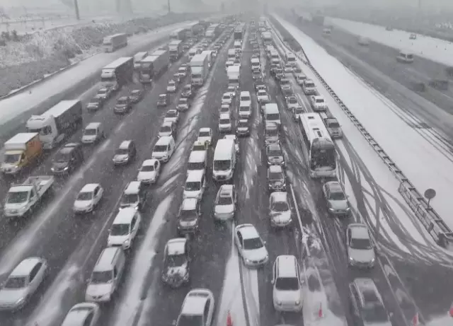 The snowstorm hit Istanbul! Heavy snow is falling in many districts