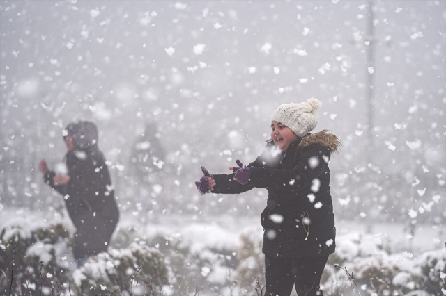 The snowstorm hit Istanbul! Heavy snow is falling in many districts