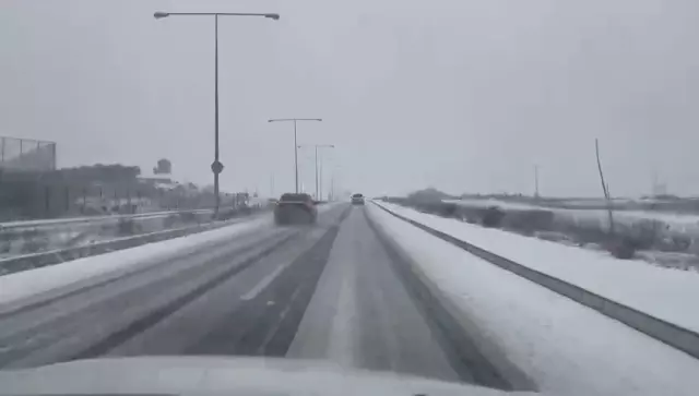 The snowstorm hit Istanbul! Heavy snow is falling in many districts