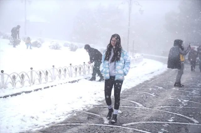 The snowstorm hit Istanbul! Heavy snow is falling in many districts