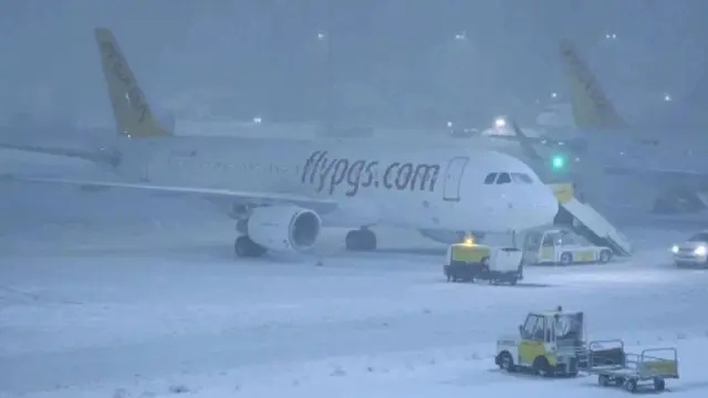 The snowstorm hit Istanbul! Heavy snow is falling in many districts