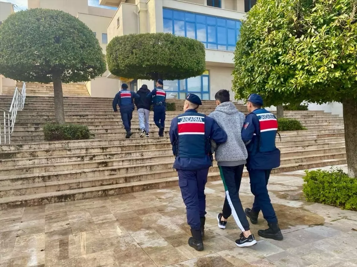 Marmaris'te Göçmen Kaçakçılarına Operasyon: 3 Tutuklama