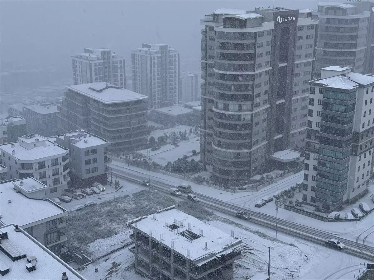 Samsun'da Yoğun Kar Yağışı Etkili Oluyor
