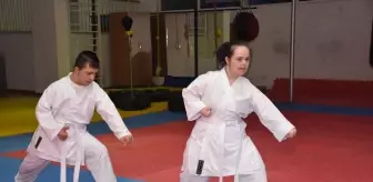 Down Sendromlu Gençler Karate ile Madalya Hedefliyor