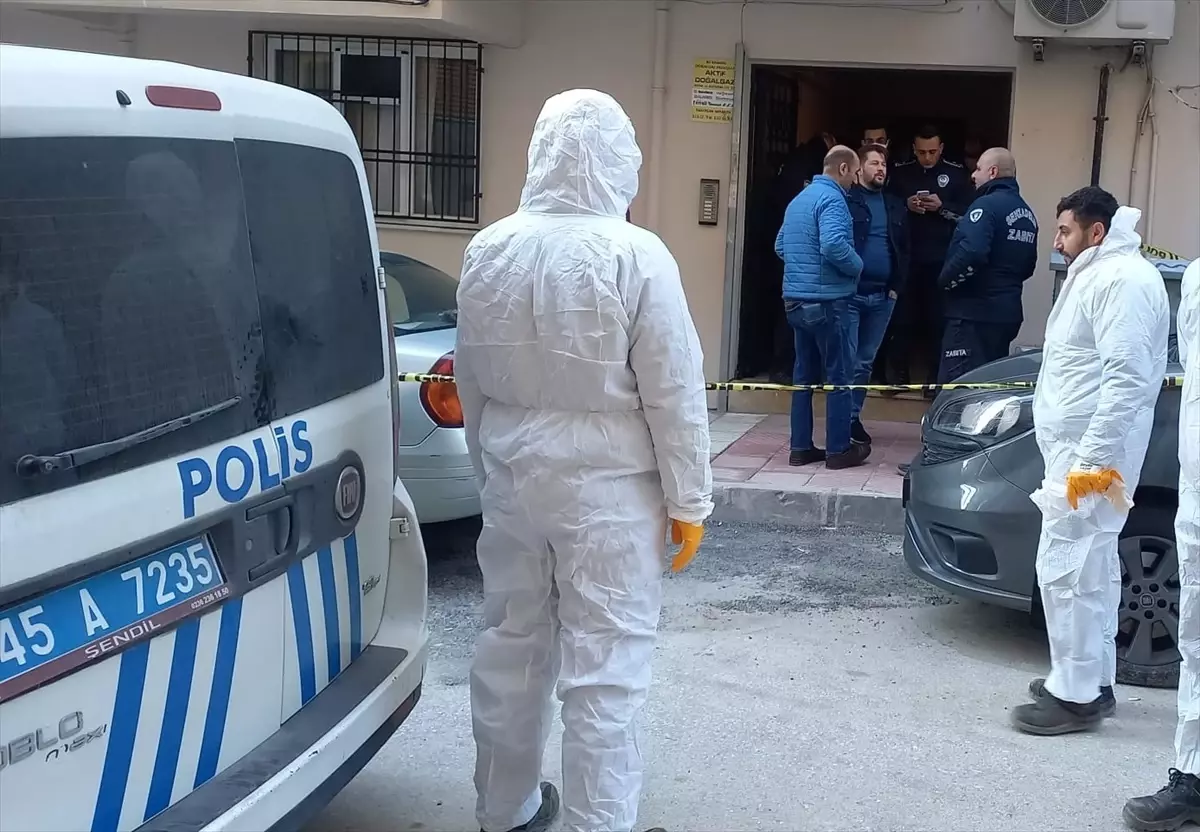 Manisa'da Yalnız Yaşayan Kişi Çöple Dolu Evinde Ölü Bulundu
