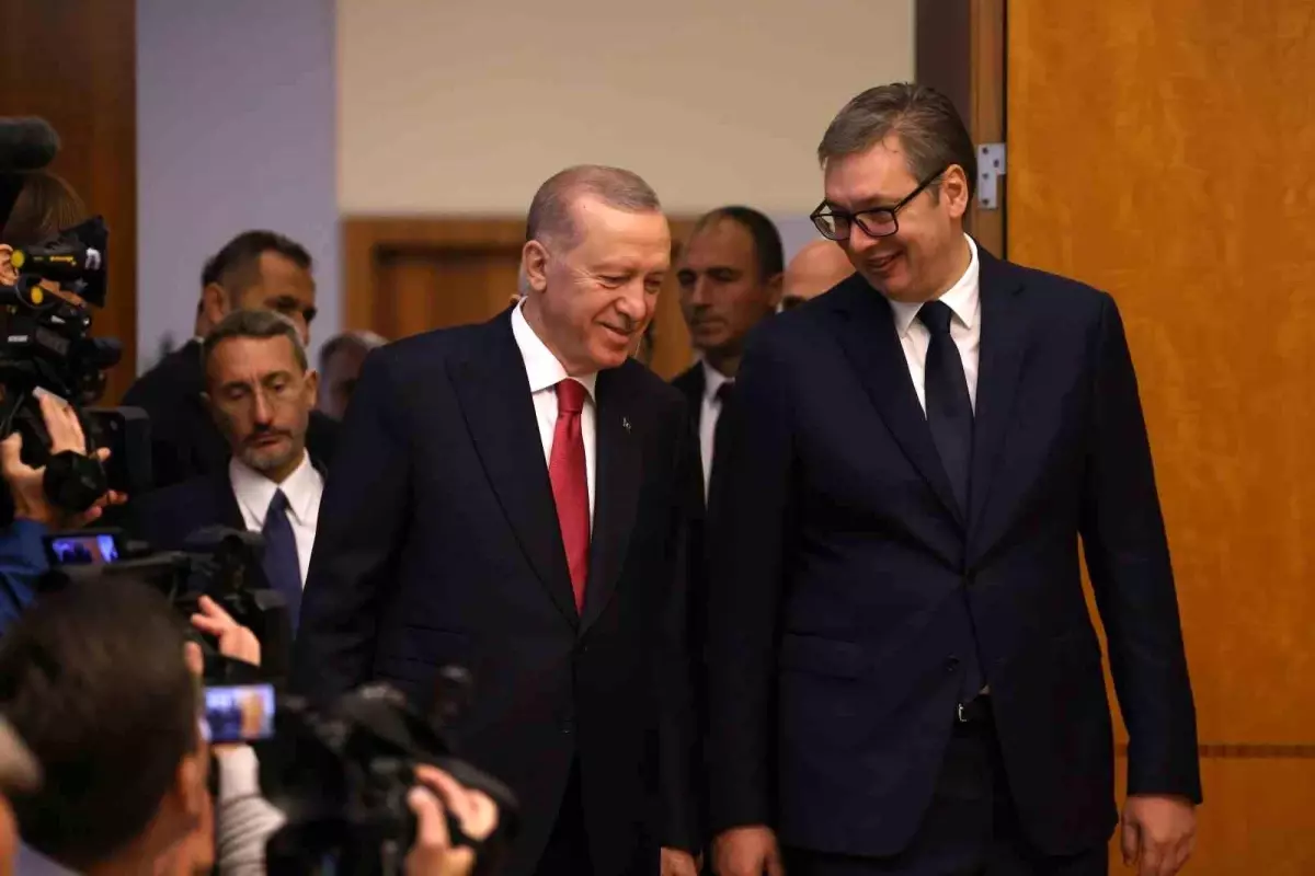 Sırbistan Cumhurbaşkanı Vucic, berberini Cumhurbaşkanı Erdoğan'ın korumasına benzetti