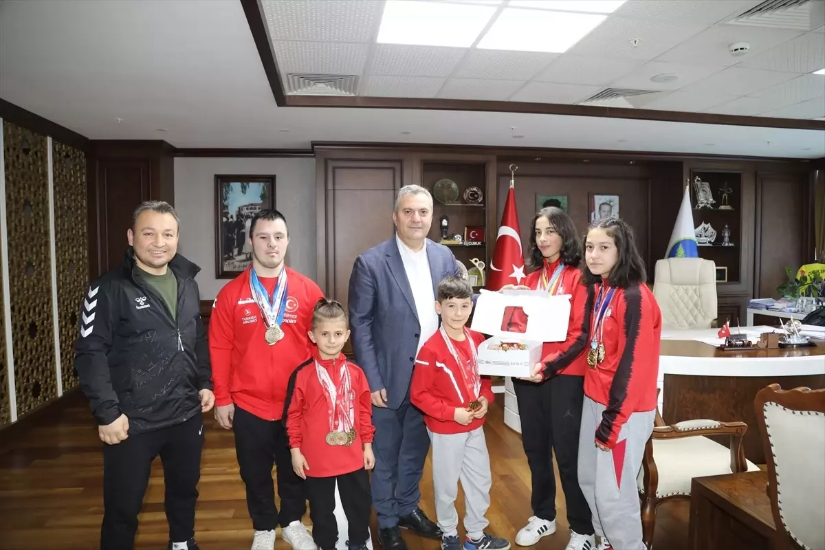 Başkan Baki Demirbaş'ın Doğum Günü Sporcular Tarafından Kutlandı