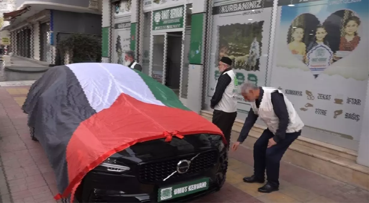 5 milyon lira değerindeki otomobilini Gazzeliler için bağışladı