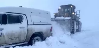 Ağrı'da Kar Yağışı Nedeniyle Mahsur Kalan Elektrik Arıza Ekipleri Kurtarıldı