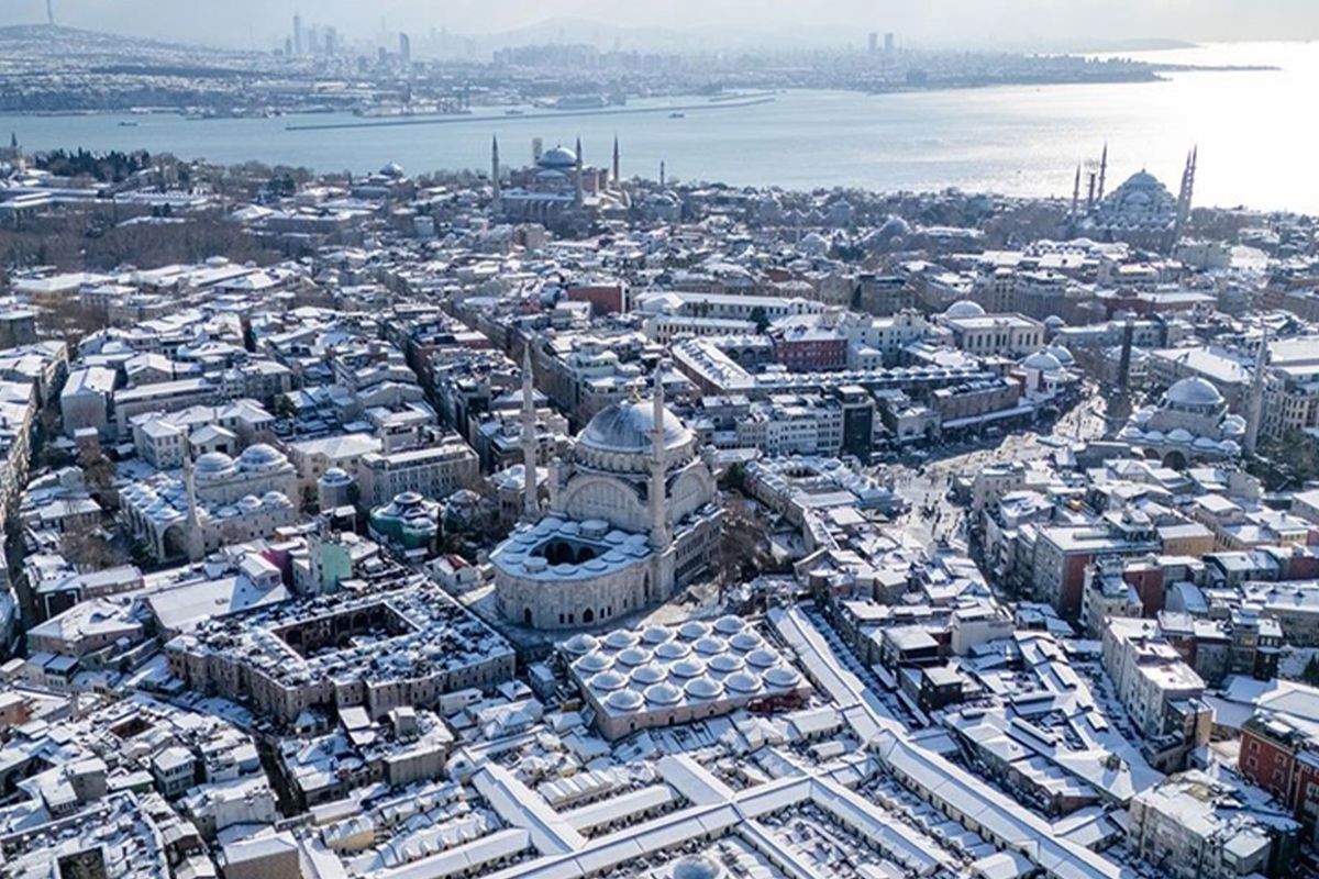 Her yer beyaza büründü! İstanbul'da kar manzaraları