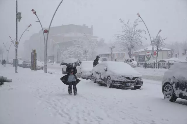 Snowfall intensified in Istanbul! City Lines ferry services have been suspended