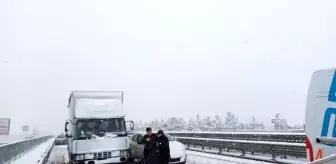 Sakarya'da Kar Yağışı Kazaları Beraberinde Getirdi