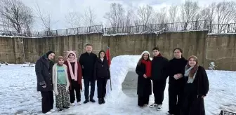 Ünye Fen Lisesi Öğrencileri Kar Yağışında İglo İnşa Etti