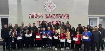 Düzce'de Küçükler Tenis Müsabakaları Sonuçlandı