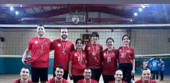 Alaşehirli Avukatlar Voleybol Turnuvasında Üst Üste İkinci Şampiyonluğu Kazandı