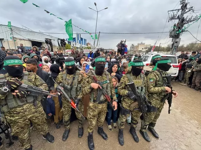 The last exchange in the first phase of the ceasefire in Gaza! Hamas handed over 2 captives to the Red Cross