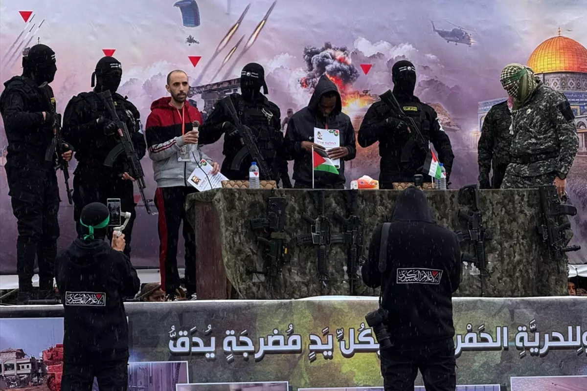 Gazze'de ateşkesin ilk aşamasında son takas! Esirler teslim ediliyor