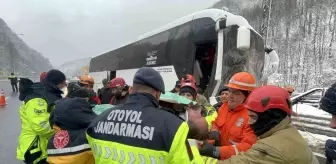 Bolu Dağı Tüneli'nde Otobüs Tıra Çarptı: 1 Yaralı