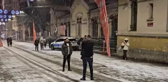 İstanbul'da Kar Yağışı Eğlencelere Sahne Oldu