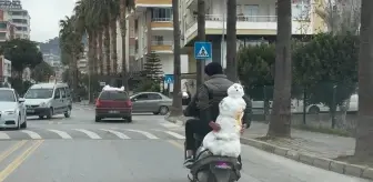 Mersin'de İki Arkadaş Motosikletle Kardan Adam Taşıdı