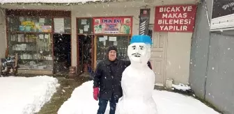 Düzce'de Esnaf Kar Fırtınasına Kardan Adamlarla Karşılık Verdi