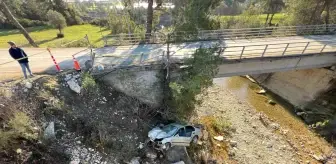 Antalya'da Kaza: Sürücü Dereye Uçtu, Hayatını Kaybetti