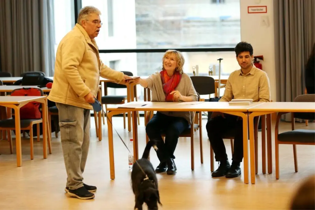 Almanya'da halk 'kritik' seçimler için sandık başında