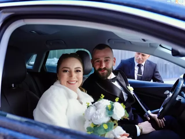 Ataşehir Belediyesi kar timi, düğününe yetişmeye çalışan çift için seferber oldu Ataşehir Belediyesi kar timi, düğününe yetişmeye çalışan çift için seferber oldu