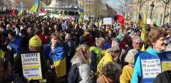 Paris'te Putin Karşıtı Büyük Protesto