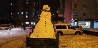 Artvin'de Gençlerden Eğlenceli Kardan Adam İle Traktör Turu