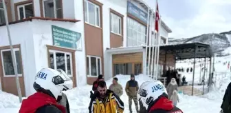 Tunceli'de Kayak Kazası: Jandarma Ekipleri Yaralı Kadını Kurtardı