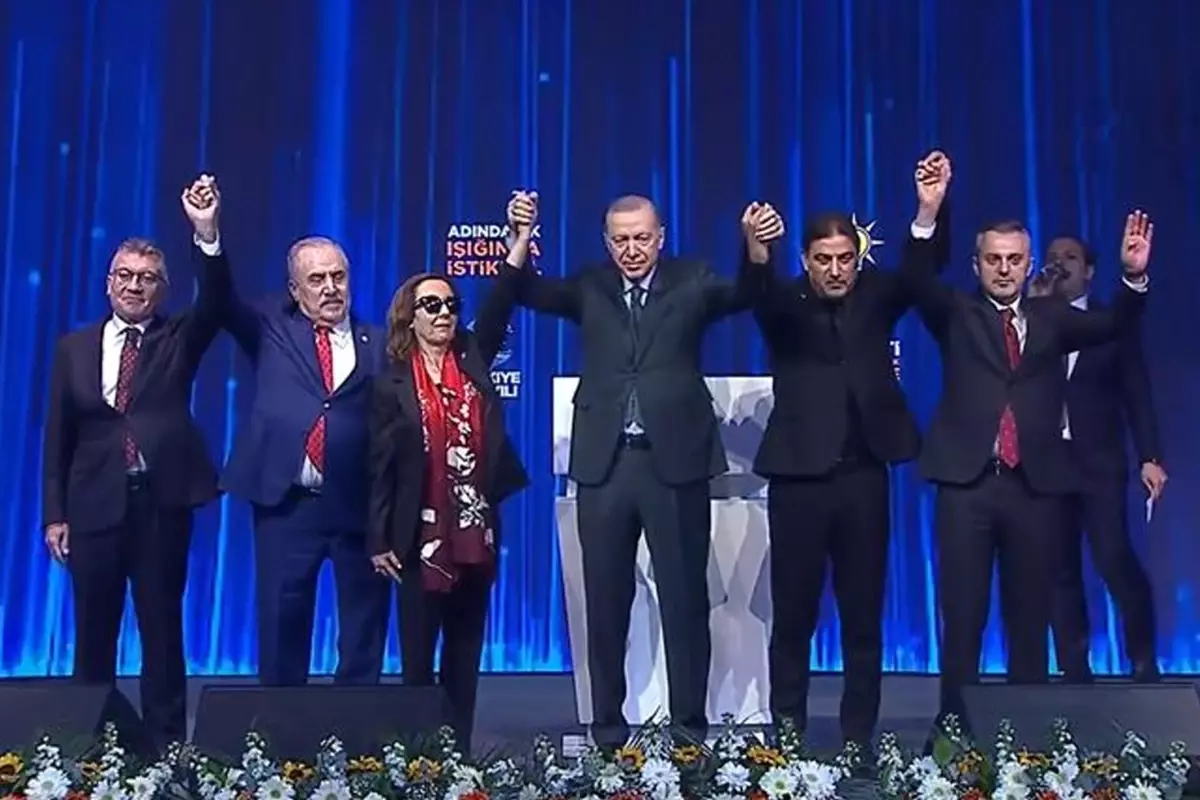 Partilerinden istifa eden 3 vekil, AK Parti'ye katıldı