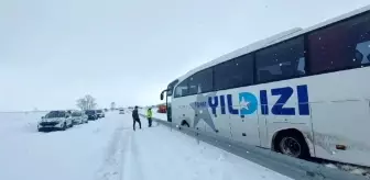 Samsun-Sinop Karayolunda Kar ve Buzlanma Faciası: Otobüs ve Araçlar Kuyuya Düştü