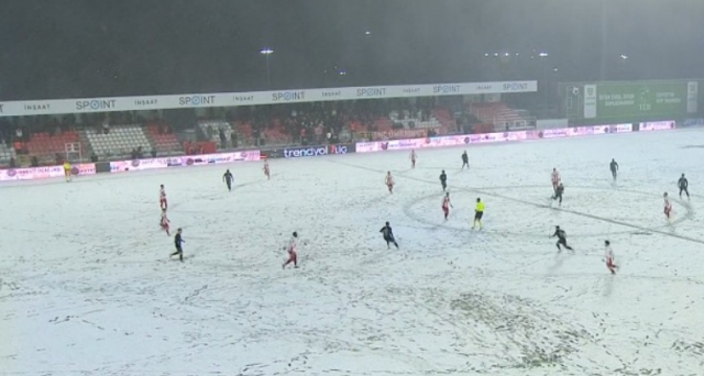 Ümraniyespor Sakaryaspor maçı ertelendi mi? Ümraniyespor Sakaryaspor iptal mi, tatil mi edildi (KAR YAĞIŞI)? Ümraniyespor Sakaryaspor maçı ertelendi mi? Ümraniyespor Sakaryaspor iptal mi, tatil mi edildi (KAR YAĞIŞI)?